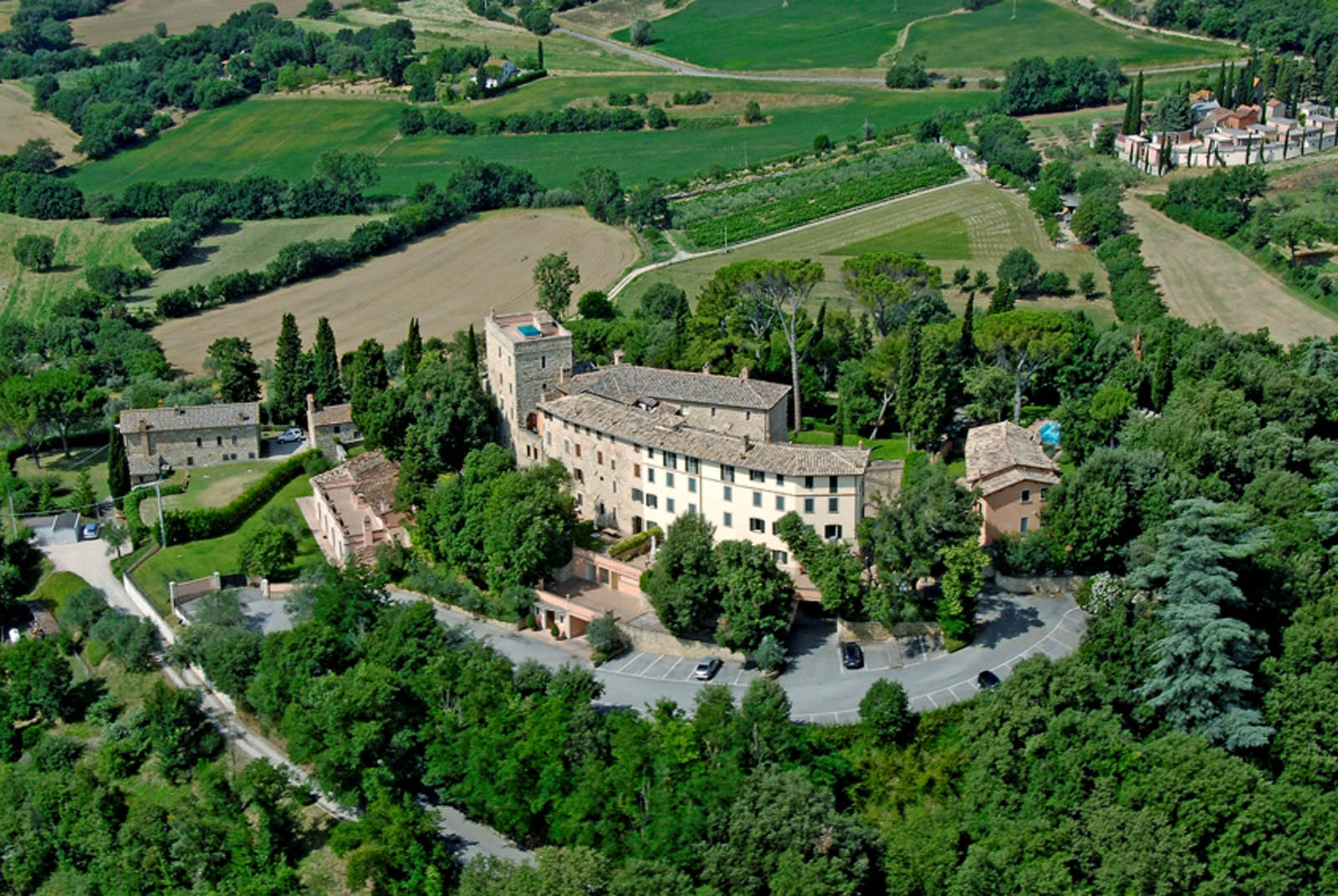 RURAL HAMLET - PROPERTY FOR SALE IN ITALY